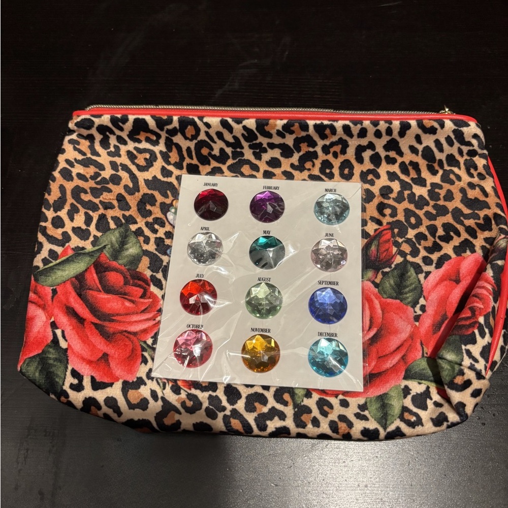 Estee Lauder Leopard Print Cosmetic Bag - Picture 2 of 3